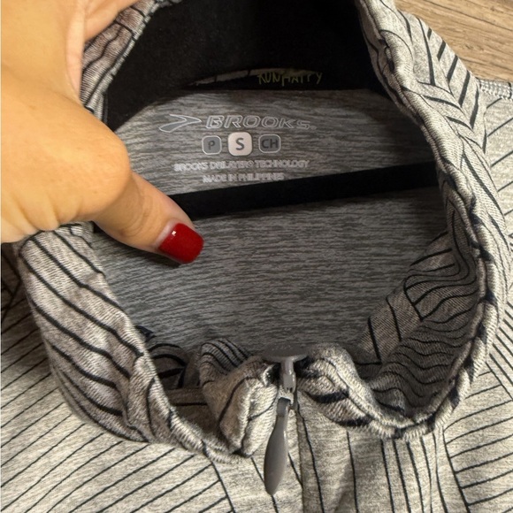 Brooks Black and Gray Patterned Quarter Zip Long Sleeve Running Top - Picture 5 of 5